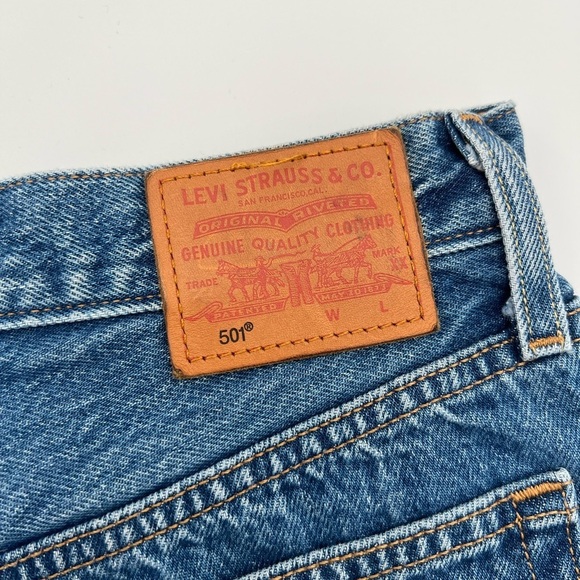 Women’s Levi’s 501 Cut Off Blue Button Down Jean Shorts Size 24 - Picture 6 of 9